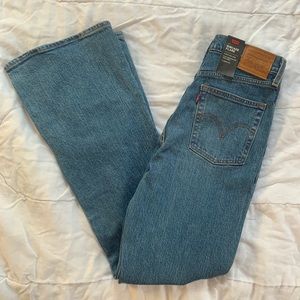 NWT Levi’s Ribcage Flare Jeans in Medium Wash